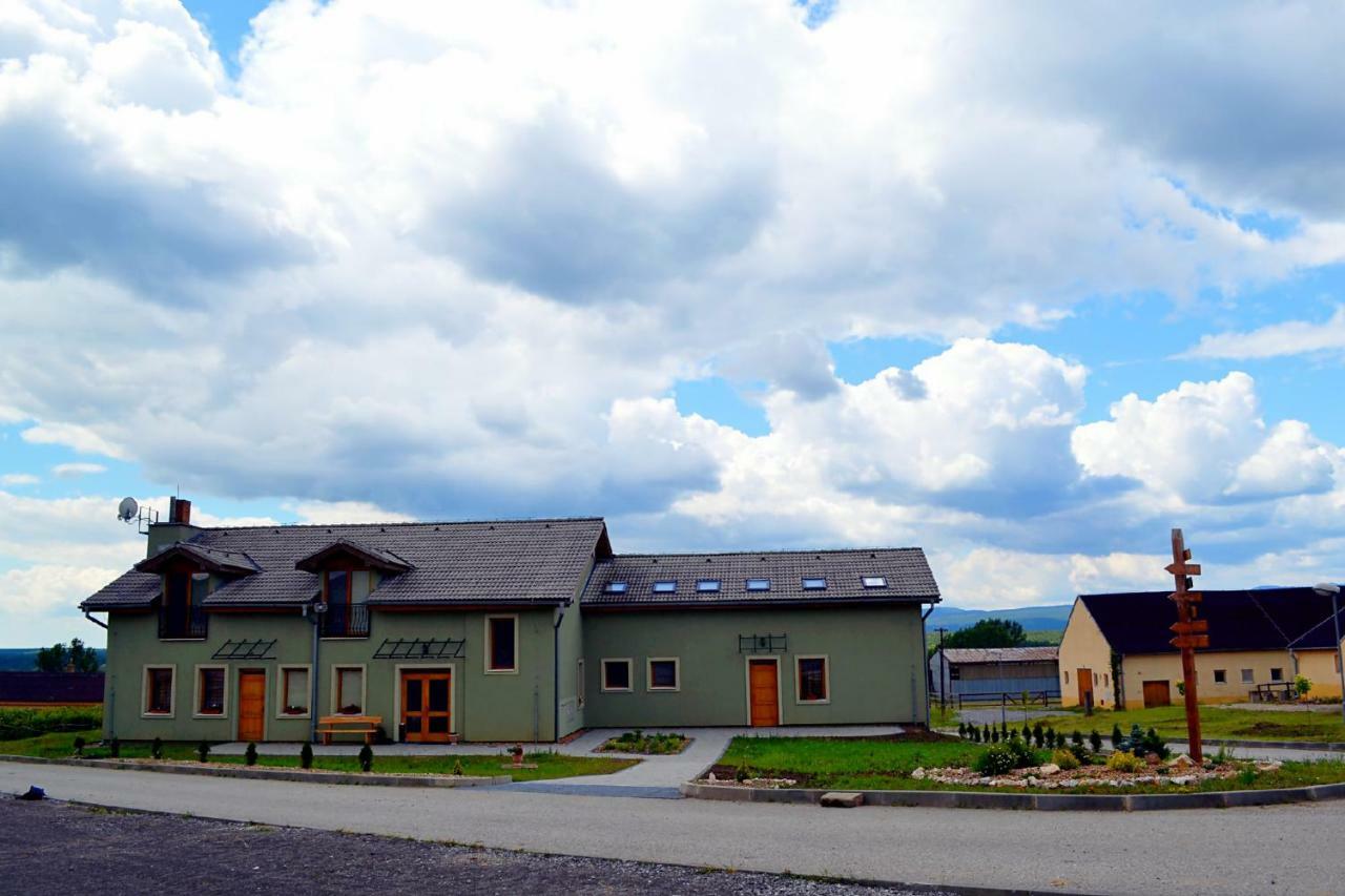 Bio Farma & Penzion Zlaty Hyl Novacany Exterior foto