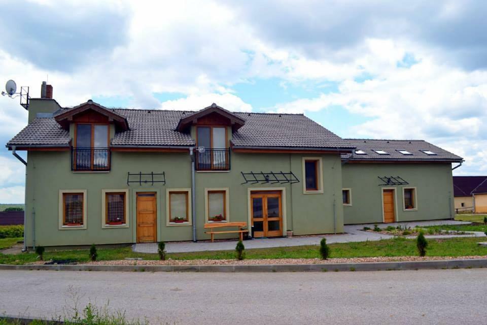 Bio Farma & Penzion Zlaty Hyl Novacany Exterior foto